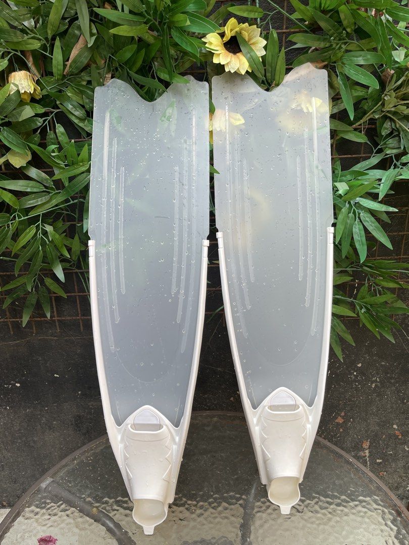 ALSEA Freediving Plastic Fins (Category: Water Sports) located in Pasay City. Submitted by kimberlogs (Listing ID 1421550561, Image 1). Description: - Used once - ALSEA freediving fins - Ideal for freediving beginners - white color - size xs 35 .