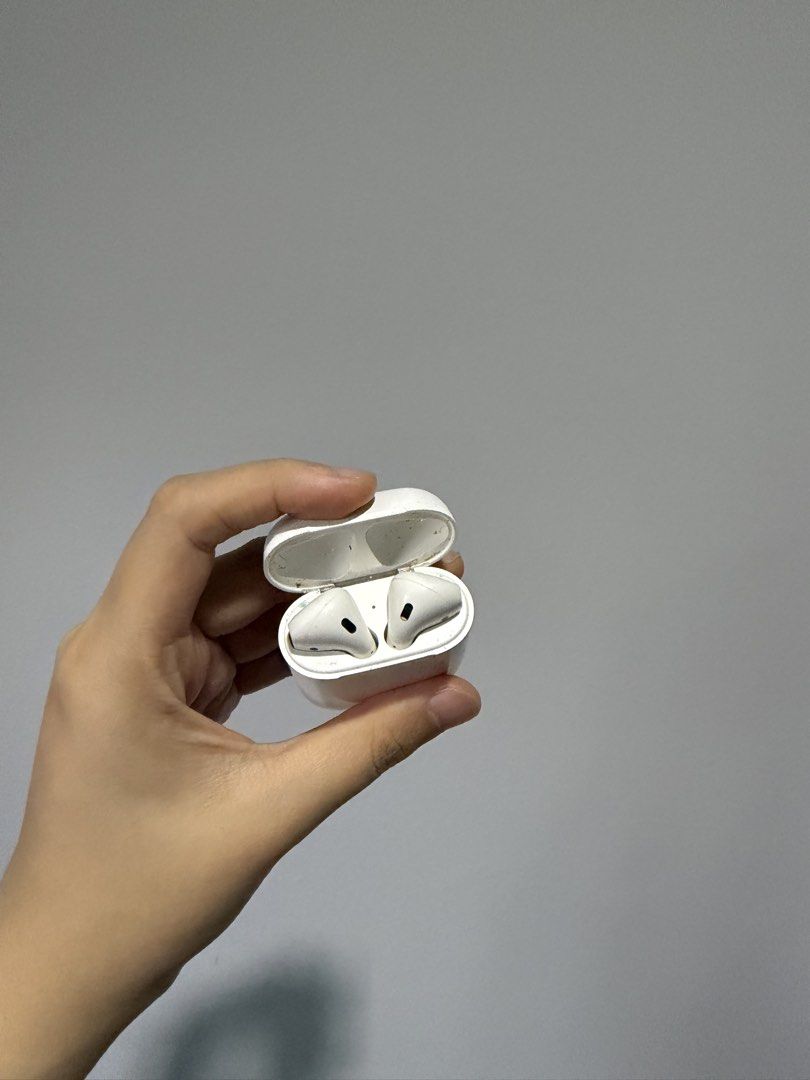 Apple Airpods 2nd Generation (Category: Earphones) located in Tarlac. Submitted by hobisells (Listing ID 1422811273, Image 2). Description: Lady owned Well used Comes with case only, no box ISSUE: Mas mahina na sa left ear, but you can adjust naman sa settings para mag-equalize both ears Negotiable!.