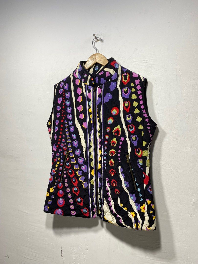 Authentic Averardo Bessi Italy Diamond Line Vest for Unisex, XXL dimes are 21.5 X 27 (Category: Sleeveless) located in San Fernando. Submitted by welldetailedseller (Listing ID 1422837195, Image 3). Description: •Authentic Averardo Bessi Italy Diamond Line Vest for Unisex •Like New Condition •No Issue •Color Rate 10/10 •Actual dimensions using Inches •Armpit to Armpit/Width 21.5 •Shoulder to Shoulder 17 •Legth/Haba 27 •Fitting is XXL or Women’s X