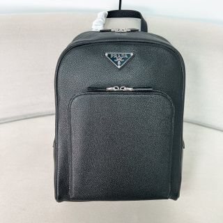 (Category: ) located in . Submitted by luxcloset.shop (Listing ID 1422833229, Image 1). Description: .