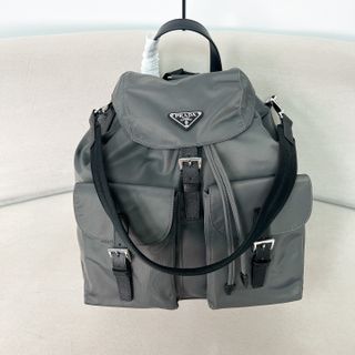 (Category: ) located in . Submitted by luxcloset.shop (Listing ID 1422880472, Image 1). Description: .