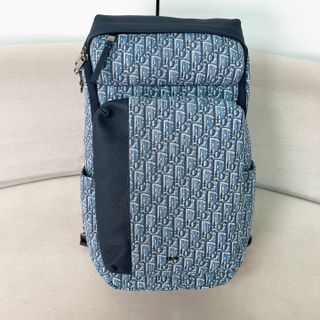 (Category: ) located in . Submitted by luxcloset.shop (Listing ID 1422828764, Image 1). Description: .