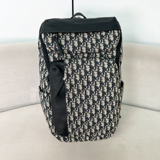 (Category: ) located in . Submitted by luxcloset.shop (Listing ID 1422830173, Image 1). Description: .
