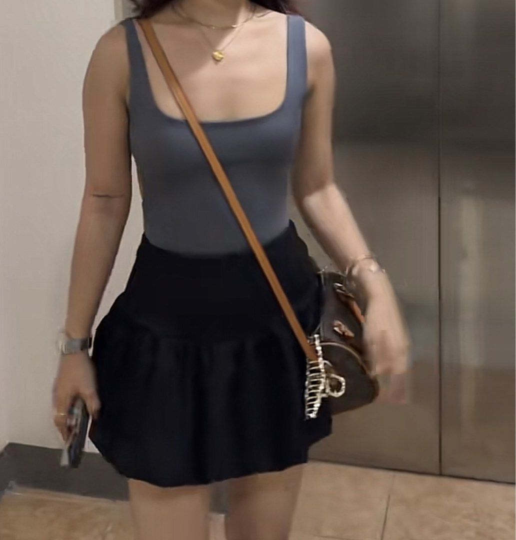 Backless bodysuit top (Category: Sleeveless) located in Muntinlupa City. Submitted by decluttermepls143 (Listing ID 1422889844, Image 2). Description: 2nd and 3rd photo not mine but those are the when worn photos. What I have is the top in BLACK.