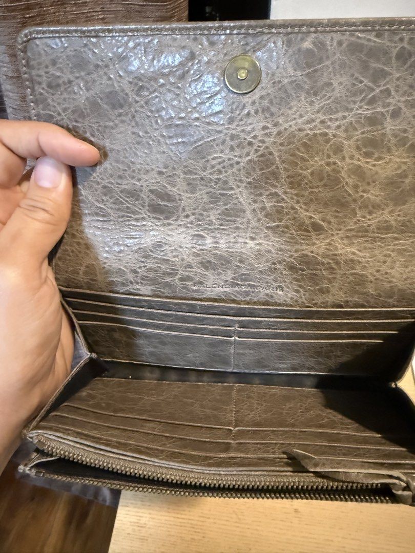 Balenciaga Classic Continental Wallet (Category: Luxury Bags & Wallets) located in Paranaque City. Submitted by cfvelasco17 (Listing ID 1422879709, Image 3). Description: Balenciaga long wallet with box, tag and care card Lightly used, no damage Very good condition .