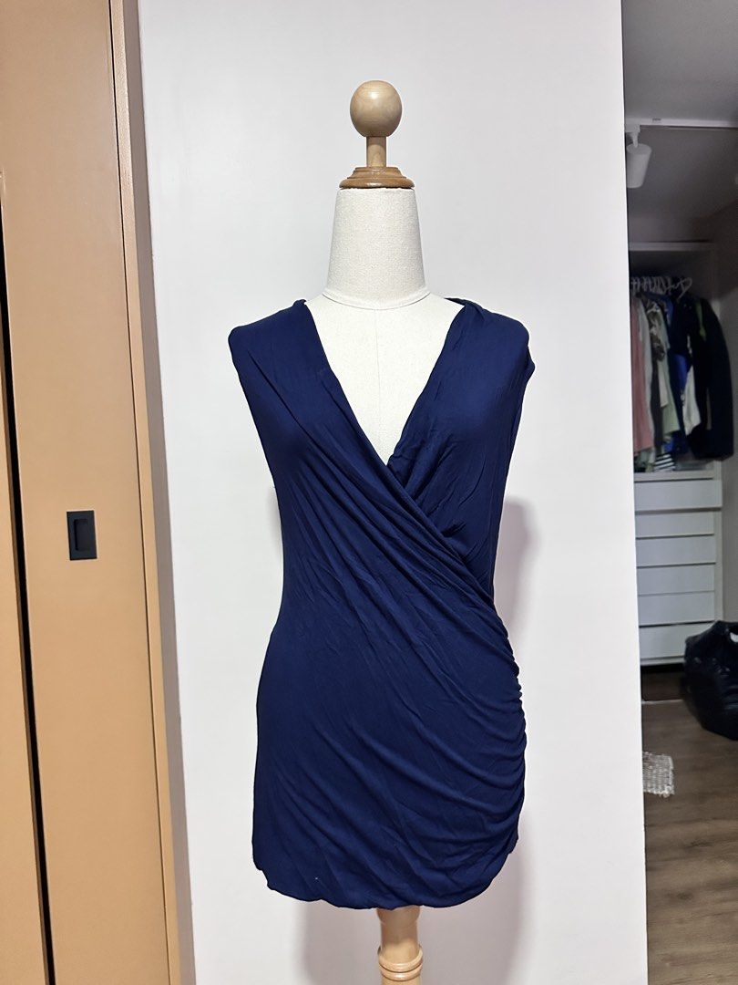 Bianco Nygaard Navy Wrap Top XS (Category: Blouses) located in Tabuk. Submitted by classicseconds (Listing ID 1422767703, Image 2). Description: .