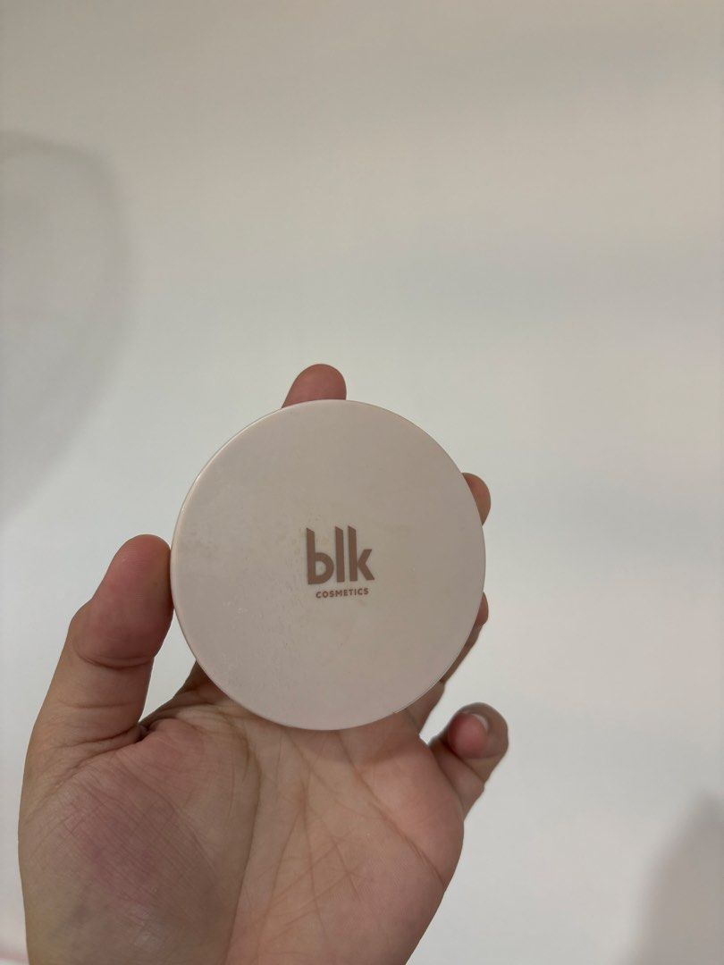 blk Cosmetics Invisible Matte Gel Powder (Category: Makeup) located in Cavite. Submitted by declutterawi (Listing ID 1422799383, Image 1). Description: - blk Cosmetics Invisible Matte Gel Powder - Light beige color - 8.5g net weight - Includes mirror and powder puff - Vegan and cruelty-free - Achieve a matte finish.