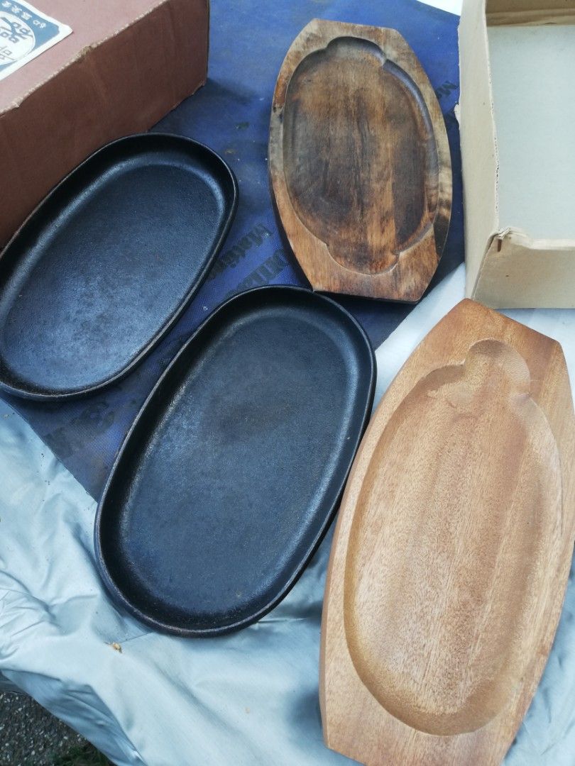 Cast iron sizzling plates, 2sets (Category: Cookware & Accessories) located in Paranaque City. Submitted by 4thestate.surplusan (Listing ID 1422901361, Image 1). Description: 2 sets sizzling plates, authentic cast iron fr japan.