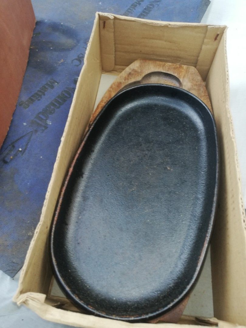 Cast iron sizzling plates, 2sets (Category: Cookware & Accessories) located in Paranaque City. Submitted by 4thestate.surplusan (Listing ID 1422901361, Image 2). Description: 2 sets sizzling plates, authentic cast iron fr japan.