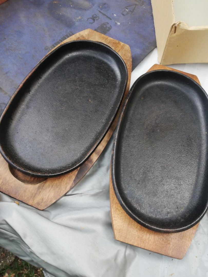 Cast iron sizzling plates, 2sets (Category: Cookware & Accessories) located in Paranaque City. Submitted by 4thestate.surplusan (Listing ID 1422901361, Image 3). Description: 2 sets sizzling plates, authentic cast iron fr japan.