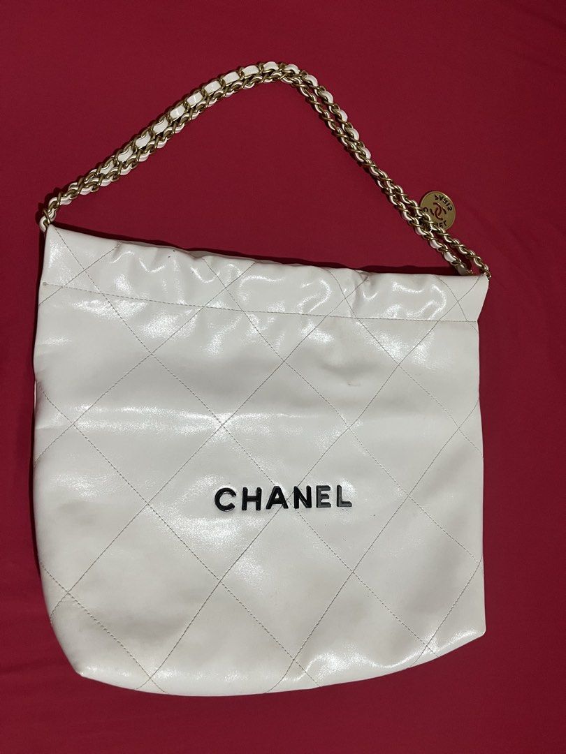 Chanel 22 bag (Category: Luxury Bags & Wallets) located in Rizal. Submitted by loved_stuffs_2 (Listing ID 1422820508, Image 1). Description: With flaws nag bakbak lang yung logo part NGA.