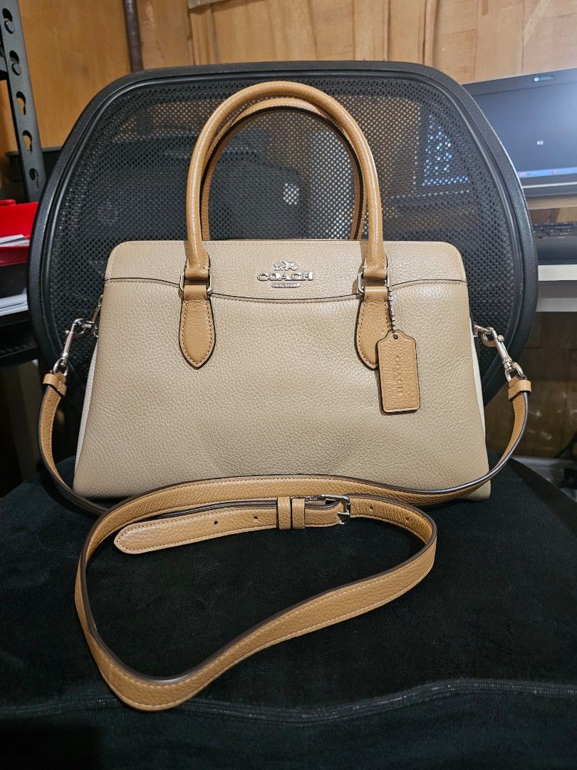 Coach Darcie Carryall Medium (Category: Luxury Bags & Wallets) located in Manila. Submitted by fushiqi0226 (Listing ID 1422781959, Image 1). Description: silver hardware. two-way. one main zipper compartment with one zip pocket and one slip pocket inside. two slip pockets outside. with orig hang tag and care cards. bought from US..