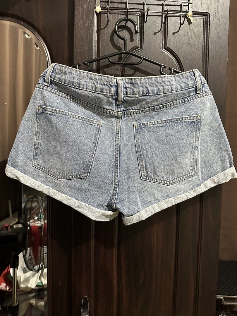 Cotton On Mid Rise Denim Shorts (Category: Shorts) located in Cebu City. Submitted by stsee20 (Listing ID 1422840988, Image 2). Description: - Cotton On denim shorts - Light wash - Mid-rise waist - Classic five-pocket design - Button and zipper closure - Cuffed hem - Size: AU 12 / US 8 / EU 40 / BR 42 - Made in Bangladesh.
