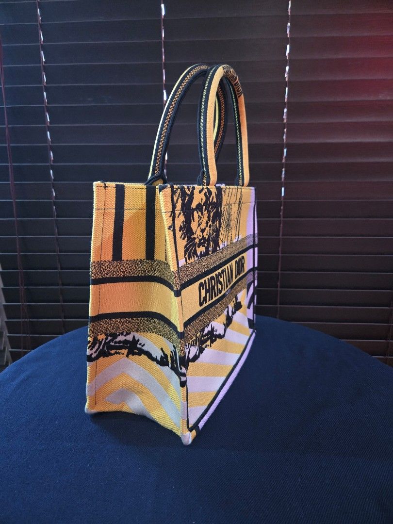Dior Booktote (Category: Luxury Bags & Wallets) located in Paranaque City. Submitted by dclutterqueen (Listing ID 1422720797, Image 3). Description: Dior D-Jungle Pop Booktote Medium size 💯 3D Embroidered Canvas 🇯🇵Acquired preloved from Japan 👜 Measures approximately 36x26.5x16.5 cm.