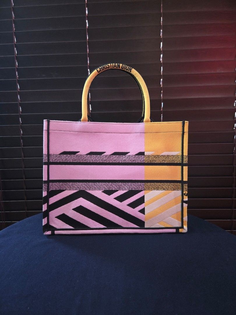 Dior Booktote (Category: Luxury Bags & Wallets) located in Paranaque City. Submitted by dclutterqueen (Listing ID 1422720797, Image 2). Description: Dior D-Jungle Pop Booktote Medium size 💯 3D Embroidered Canvas 🇯🇵Acquired preloved from Japan 👜 Measures approximately 36x26.5x16.5 cm.