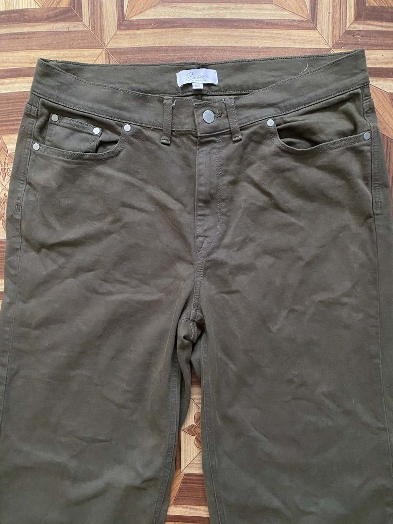 Encore by Irina Henzel Olive Green Culottes (Category: Other Bottoms) located in Manila. Submitted by amari3270 (Listing ID 1422752339, Image 2). Description: - Encore by Irina Henzel culottes - Olive green - Size 16P - Button and zipper closure - Two front pockets - Wide leg design - Raw hem.