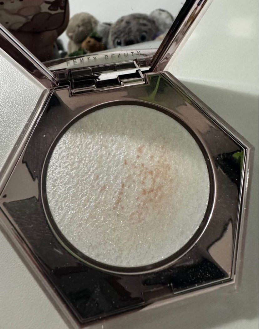 Fenty Beauty Diamond Bomb Highlighter (Category: Makeup) located in Quezon City. Submitted by cheerupbby (Listing ID 1422903500, Image 2). Description: Paid around 60 cad for this and barely used. Will ship when I get back home to the Philippines in October/November 2026. Note: I will only bring what is SOLD. 📍 QC.