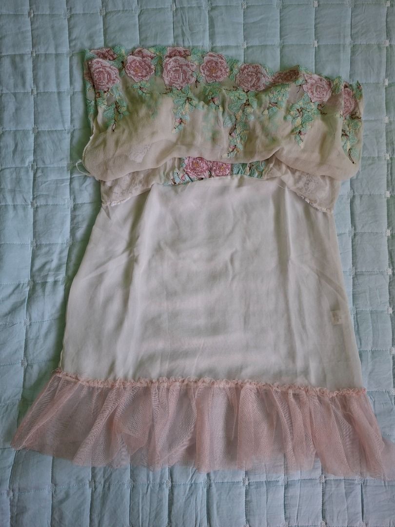 Floral Embroidered Blouse (Cream & Pink) (Category: Blouses) located in San Jose. Submitted by imryurs (Listing ID 1422778737, Image 3). Description: Disclaimer: Actual color may vary due to lighting or your screen. Bust: 45 CM Waist: 46 CM Length: 62 CM Flaws & Condition: Thrifted (online) but haven’t use it RFS: Decluttering MOP: Gcash MOD: Direct J&T/ LBC Starting price of shipping fee for J&T Express is 85 PHP. Location: North/Central Luzon .
