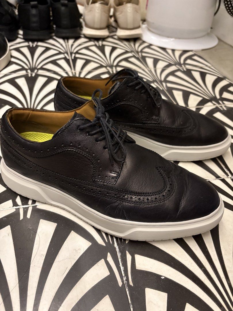 Florsheim Dash Wingtip Oxford Sneakers (Category: Casual Shoes) located in Makati City. Submitted by harekrisha (Listing ID 1422883590, Image 3). Description: These are my husband’s Florsheim Dash Wingtip Oxford sneakers in black, combining a traditional brogued leather upper with a lightweight athletic sole for a polished yet comfortable look. Just needs cleaning because it’s been in storage but it’s still very presentable. Purchased from Amazon