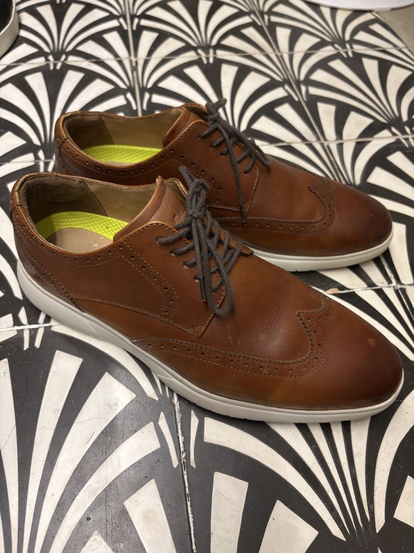 Florsheim Dash Wingtip Oxford Sneakers (Category: Dress Shoes) located in Makati City. Submitted by harekrisha (Listing ID 1422883895, Image 2). Description: These are my husband’s Florsheim Dash Wingtip Oxford sneakers in brown, combining a traditional brogued leather upper with a lightweight athletic sole for a polished yet comfortable look. Purchased from Amazon and originally paid 8,600 plus shipping..