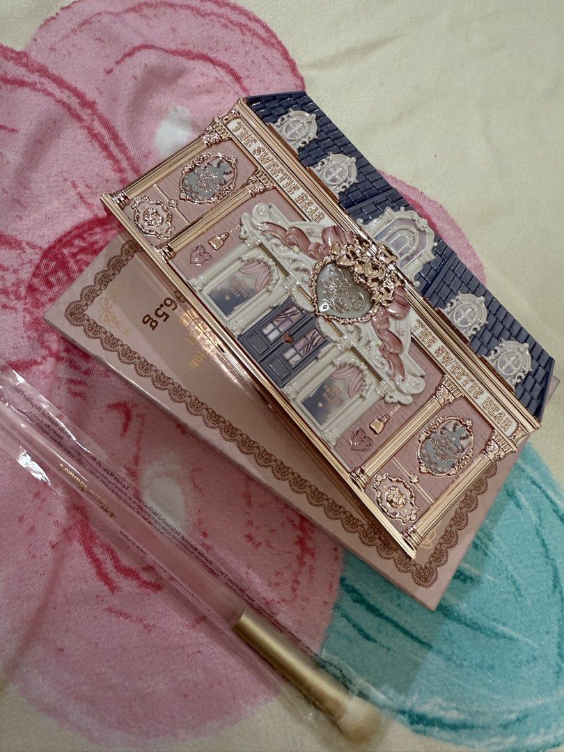 Flower knows Sweetie Bear Collection Eyeshadow (Category: Makeup) located in Zamboanga. Submitted by princessdi09838 (Listing ID 1422737017, Image 2). Description: - Flowerknows Eyeshadow Palette - Shade 02 - Comes with a brush - Original packaging included -Authentic flowerknows .