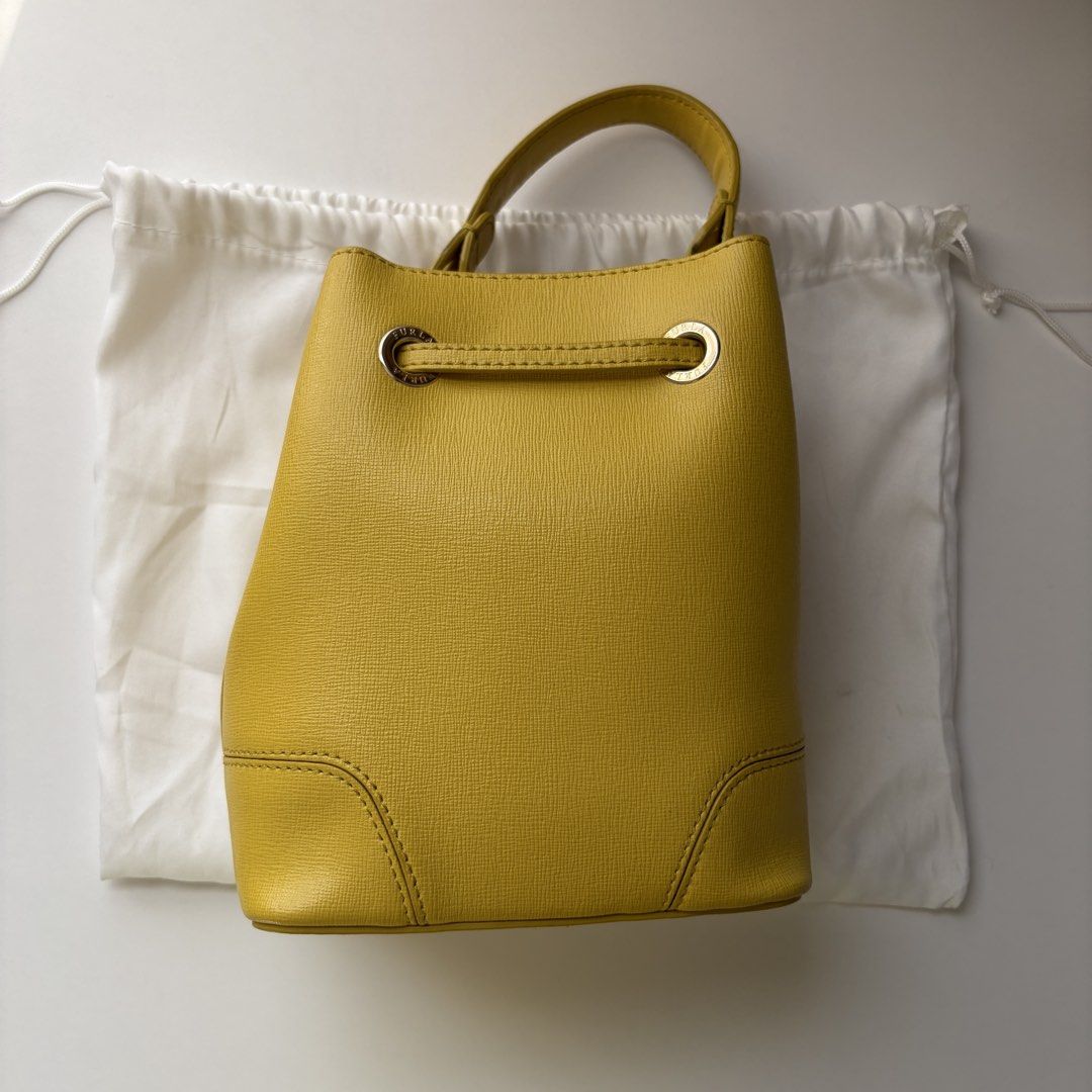 furla bucket bag yellow (Category: Luxury Bags & Wallets) located in Bacoor. Submitted by hyuckshaul (Listing ID 1422722991, Image 3). Description: furla yellow bucket bag - preloved, got this from another seller so do manage expectations - can send more photos if needed - meetups possible - rfs: not using mop: gcash, maya, bank transfers.