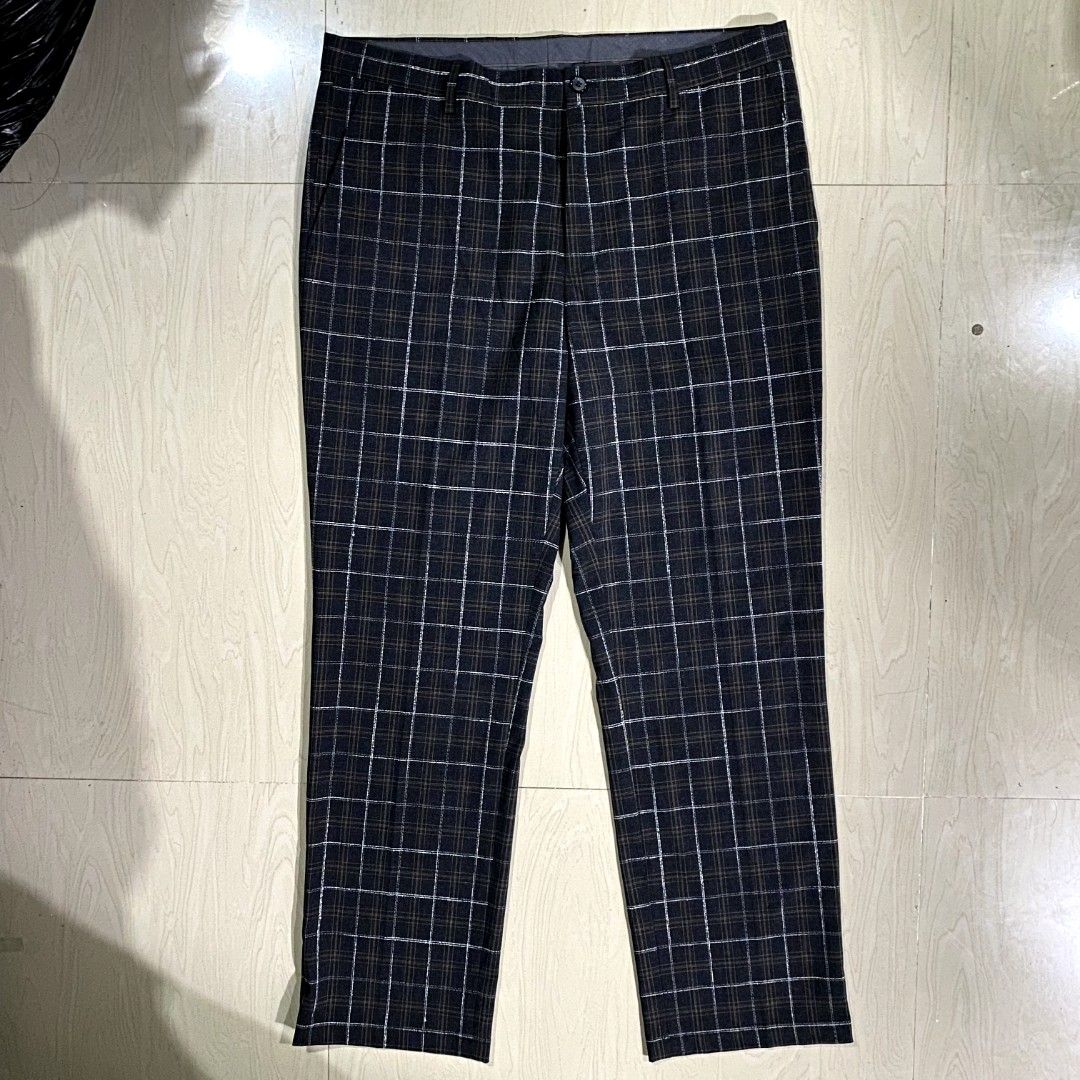 G2000 Men’s Checkered Stretch Trouser Pants (Category: Trousers) located in Quezon City. Submitted by thequalityflips (Listing ID 1422780296, Image 2). Description: G2000 Men’s Checkered Stretch Trouser Pants Waistline: 34 Length: 40 Leg Opening: 8.5 Brandnew Condition Excellent Condition No Issue.