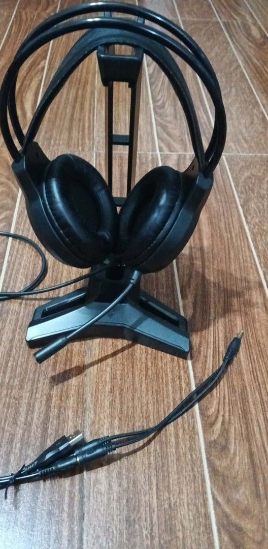 Gaming Headset with Stand (Category: Headphones & Headsets) located in Quezon City. Submitted by jrodf (Listing ID 1422829164, Image 2). Description: Gaming headset with a matching stand. The stand provides a convenient place to store the headset when not in use. Includes the necessary cables for connection. The stand has a sturdy base for stability..