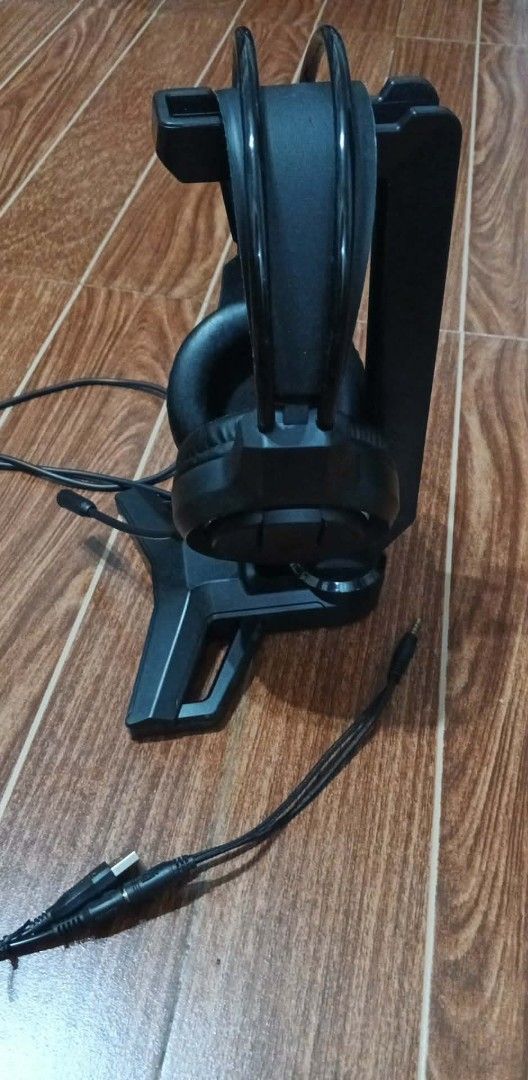 Gaming Headset with Stand (Category: Headphones & Headsets) located in Quezon City. Submitted by jrodf (Listing ID 1422829164, Image 1). Description: Gaming headset with a matching stand. The stand provides a convenient place to store the headset when not in use. Includes the necessary cables for connection. The stand has a sturdy base for stability..