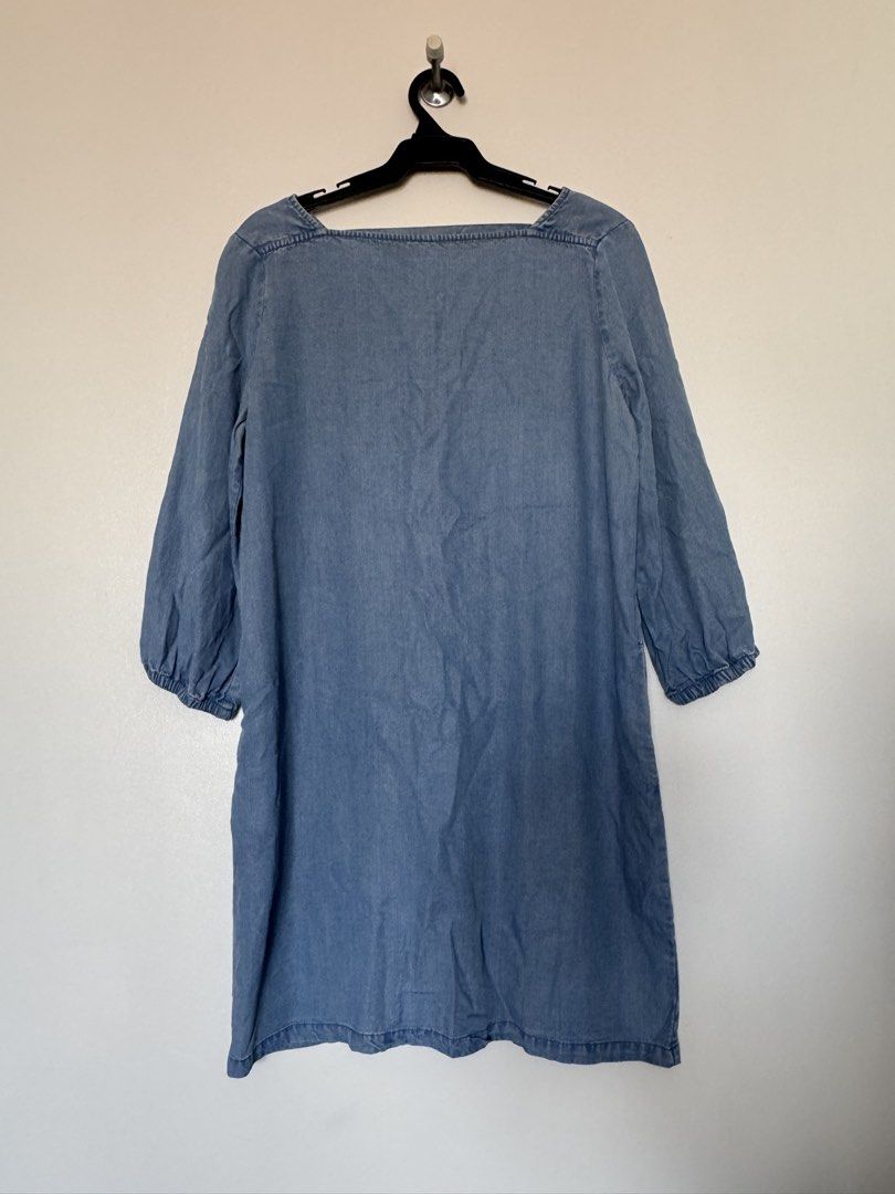 Gap chambray dress (Category: Dresses) located in Makati City. Submitted by pattystuff (Listing ID 1422764176, Image 1). Description: - Gap light wash chambray dress - V-cut back detail - With pockets - M on tag but fits up to L - Needs washing - Pre-loved, please manage expectations.