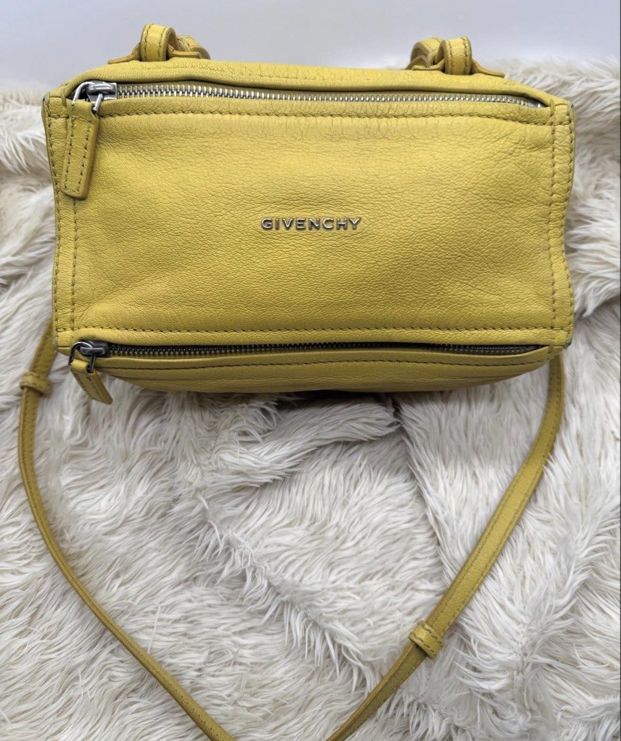 Givenchy mini pandora (Category: Luxury Bags & Wallets) located in Paranaque City. Submitted by sarahlarsson_ (Listing ID 1422778614, Image 1). Description: Free shipping.
