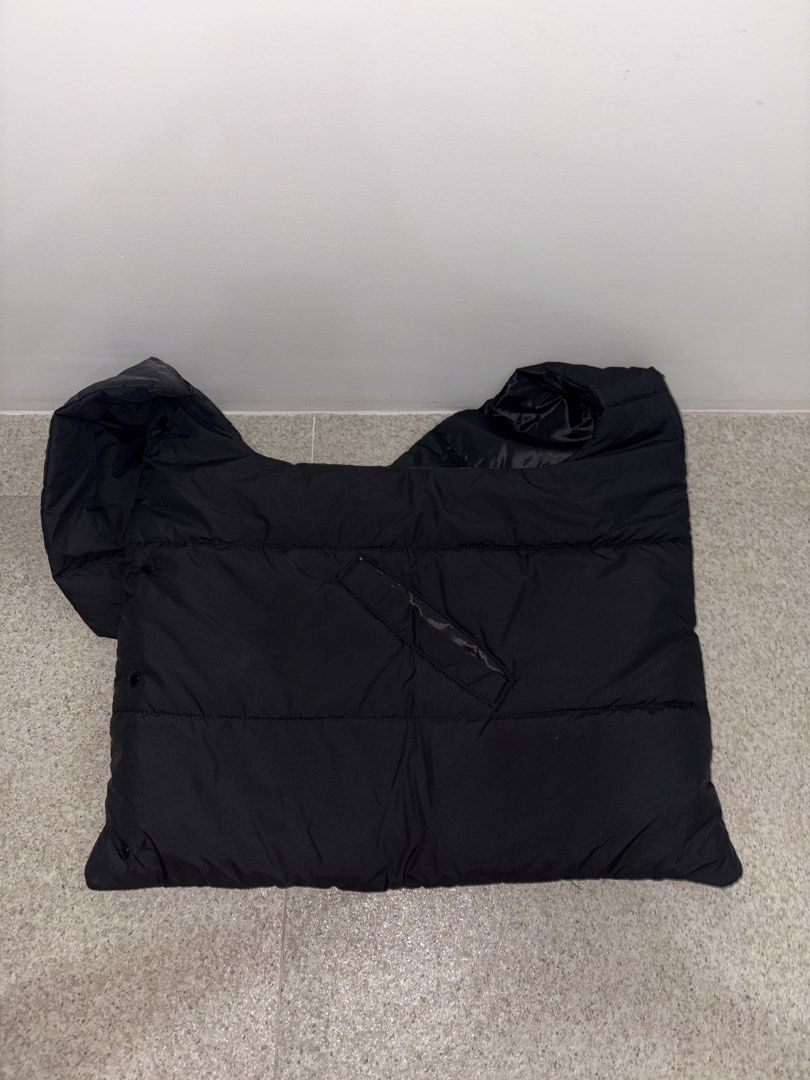 Greyhound Original Puffer Bomber Crossbody Bag (Category: Shoulder Bags) located in Quezon City. Submitted by declutterwithme878 (Listing ID 1422846582, Image 2). Description: - Greyhound Original black shoulder bag - Padded design for comfort - Spacious interior - Comfortable shoulder strap - Exterior small pocket - Shiny, dark interior lining - Can be worn as shoulder bag or tote - Not available in store and online anymore - Bought directly fro