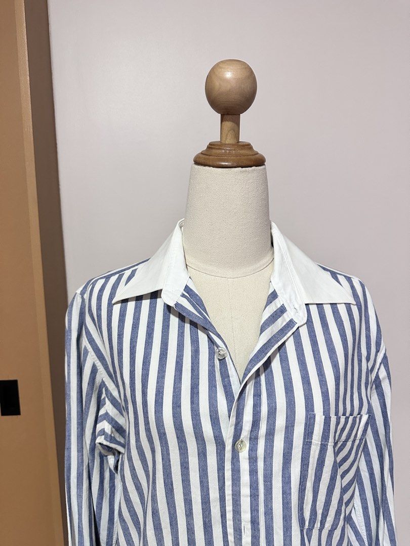 Hamilton Custom Made Striped Shirt (Category: Blouses) located in Tabuk. Submitted by classicseconds (Listing ID 1422767147, Image 2). Description: - Hamilton Custom Made shirt - Classic blue and white striped design - Features a white collar and cuffs - Includes a chest pocket - Custom-made quality - Ideal for smart casual wear.