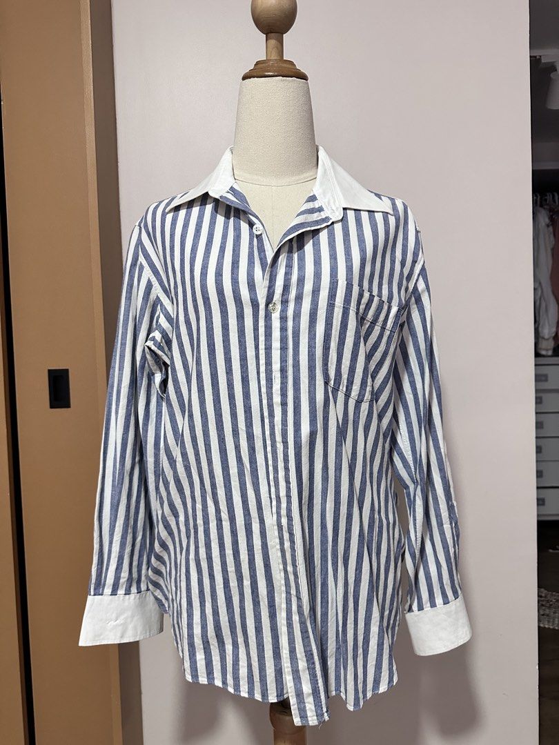 Hamilton Custom Made Striped Shirt (Category: Blouses) located in Tabuk. Submitted by classicseconds (Listing ID 1422767147, Image 1). Description: - Hamilton Custom Made shirt - Classic blue and white striped design - Features a white collar and cuffs - Includes a chest pocket - Custom-made quality - Ideal for smart casual wear.
