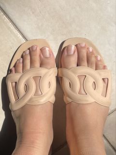 (Category: ) located in . Submitted by prelovedluxe_ (Listing ID 1422724792, Image 1). Description: .