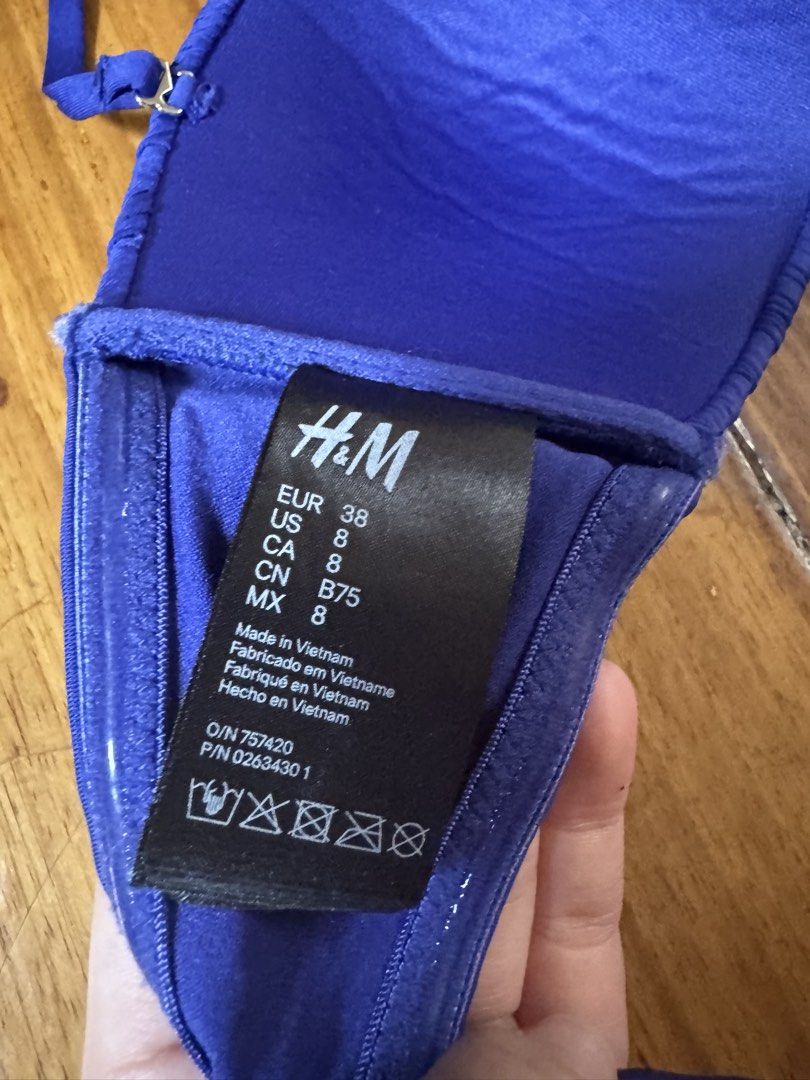 H&M Blue Bikini Top (Category: Bikinis & Swimsuits) located in Quezon City. Submitted by mp_declutters (Listing ID 1422776707, Image 3). Description: Size 8.