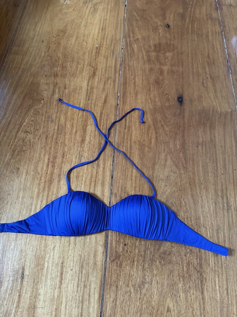 H&M Blue Bikini Top (Category: Bikinis & Swimsuits) located in Quezon City. Submitted by mp_declutters (Listing ID 1422776707, Image 1). Description: Size 8.