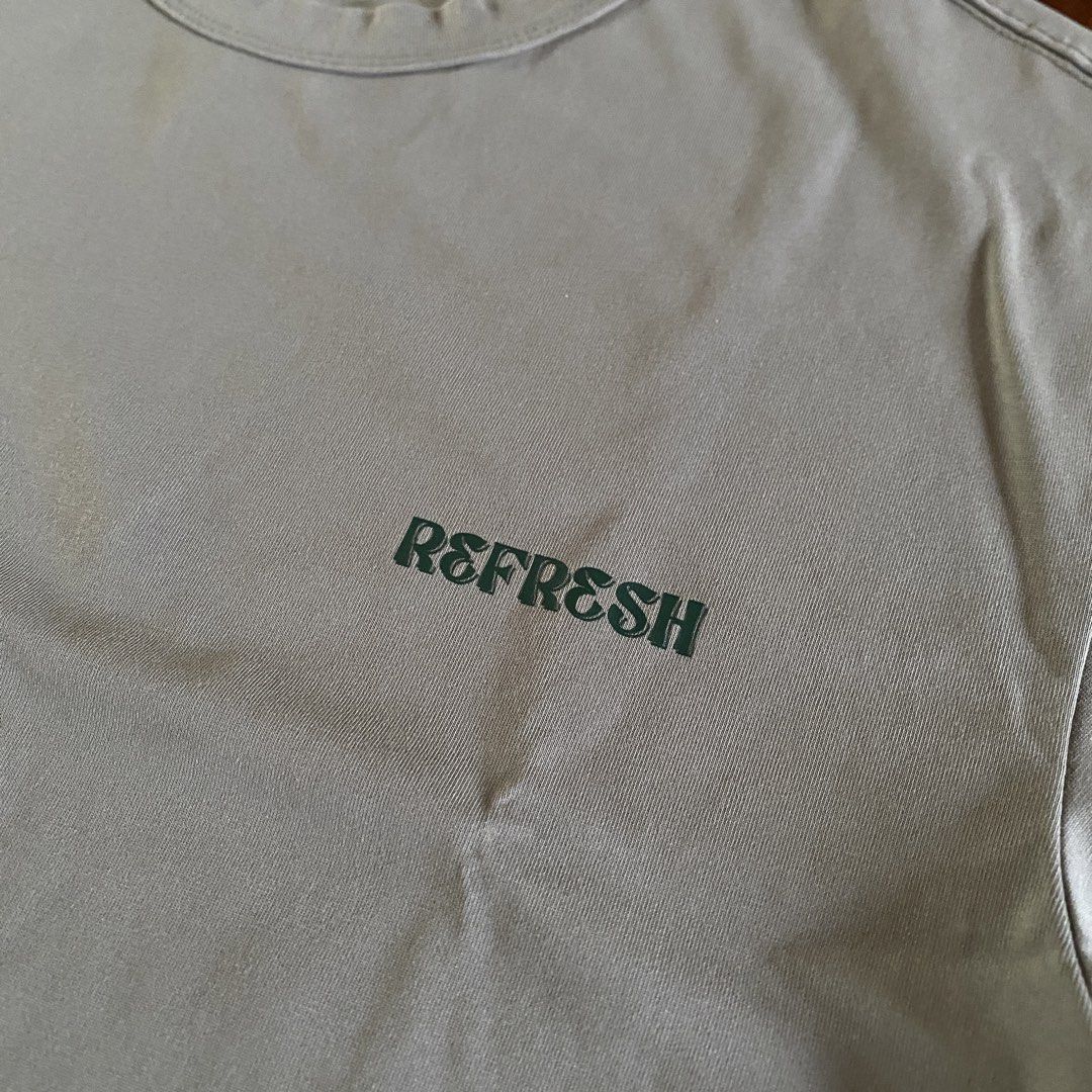H&M graphic t shirt (Category: Tshirts & Polo Shirts ) located in Naga. Submitted by decluttertingz_ (Listing ID 1422798391, Image 2). Description: H&M refresh graphic t shirt with detailed hem style Sage green actual color Size M fits L 23x28.5” No issues Just washed but never used.