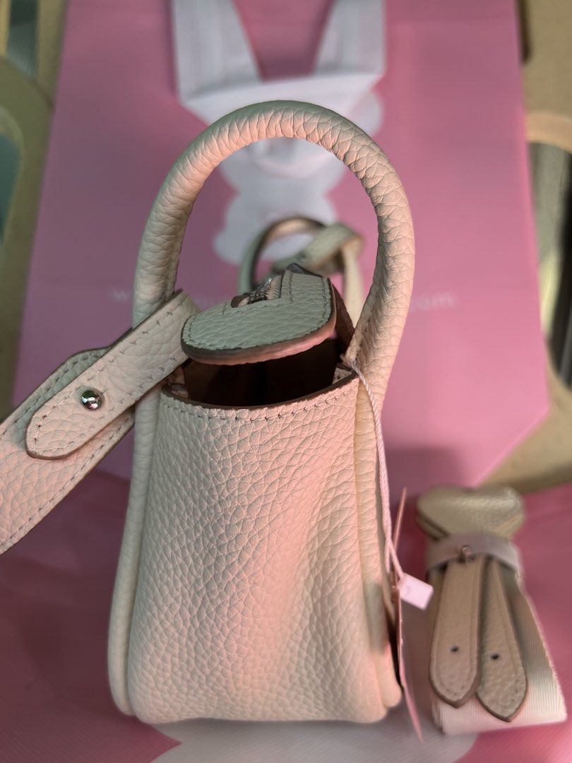 HOLB Small Momentum GL in Destiny (Category: Cross-body Bags) located in Imus. Submitted by thefluffymomma (Listing ID 1422885462, Image 3). Description: HOLB Small Momentum Genuine Leather in Destiny Never used but with issue - stains at the back of the bag Comes with long & short straps With pink eco bag No dust bag/no box 🏷️ ₱1,900 only Location: Imus, Cavite MOP: Gcash, BPI, Metrobank or Maya MOD: J&T or Lalamove (SF c/o buyer).