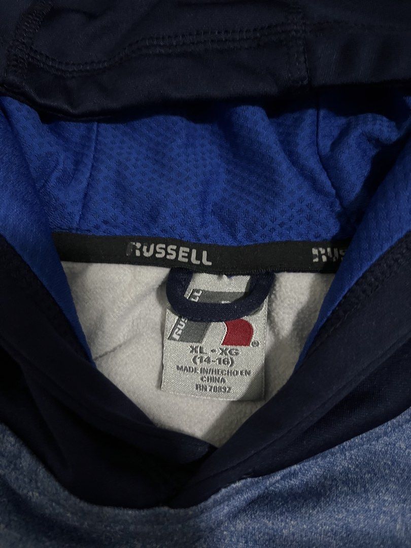 Hoodie jacket (Category: Coats, Jackets and Outerwear) located in Tabaco. Submitted by debeub (Listing ID 1422877497, Image 3). Description: Russell brand 14-16 yrs old.