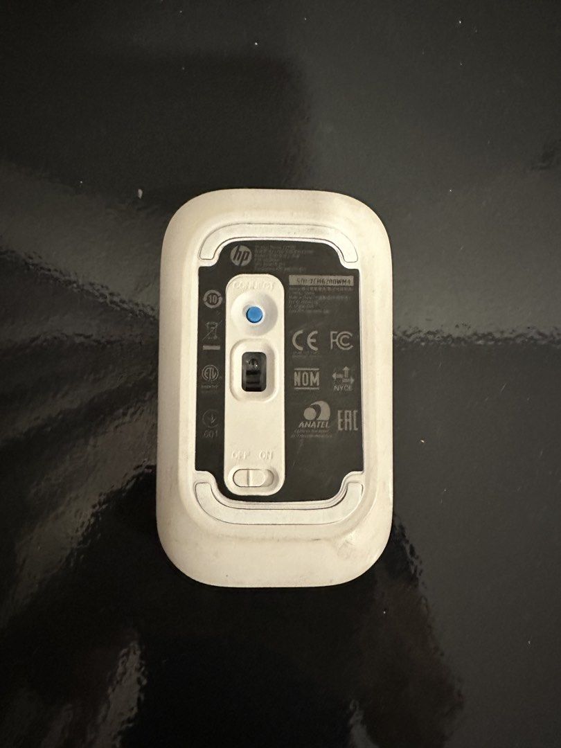 HP Wireless Mouse (Category: Mouse & Mousepads) located in Singapore. Submitted by pacific.greens (Listing ID 1422780821, Image 2). Description: In working condition. .