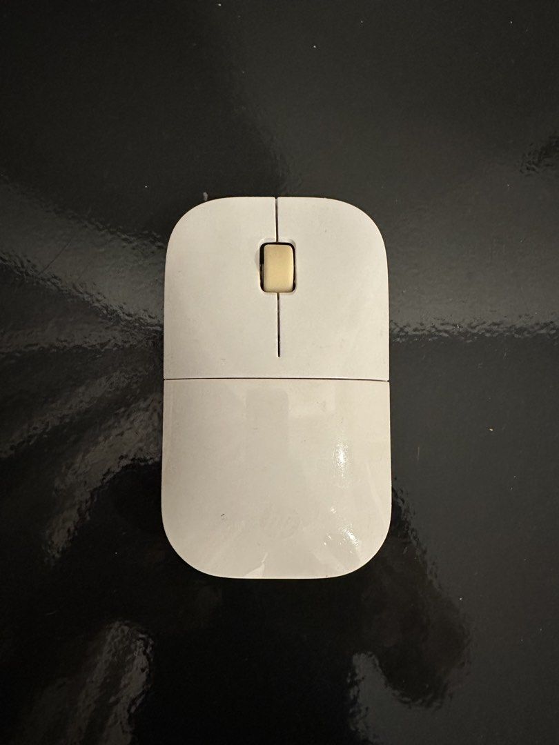 HP Wireless Mouse (Category: Mouse & Mousepads) located in Singapore. Submitted by pacific.greens (Listing ID 1422780821, Image 1). Description: In working condition. .