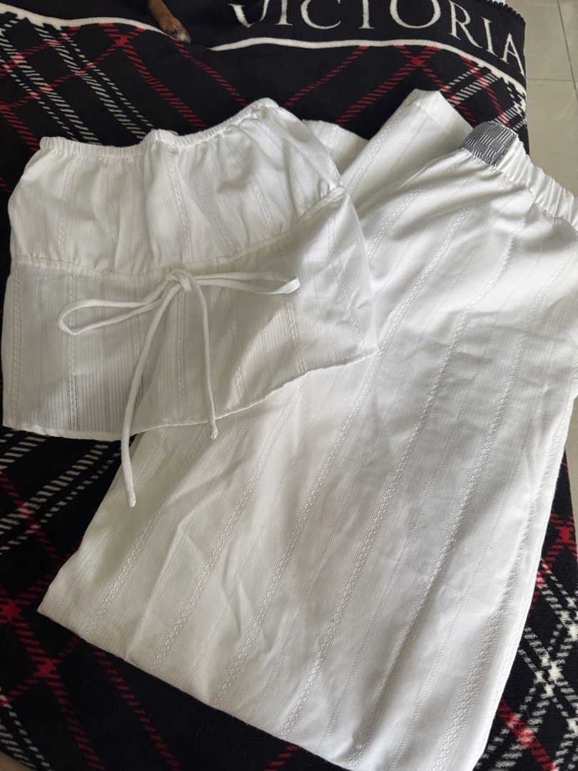 Isa The Label - White Lounge Set (Top & Pants) (Category: Sleeveless) located in Manila. Submitted by cgyu._ (Listing ID 1422520719, Image 1). Description: very pretty set i have alot of clothes hence selling 😭💗 top is tagged L but fits xs-m pants are free sized! <3 set is 1600 (originally 2k) individually: top is 700, pants are 900.