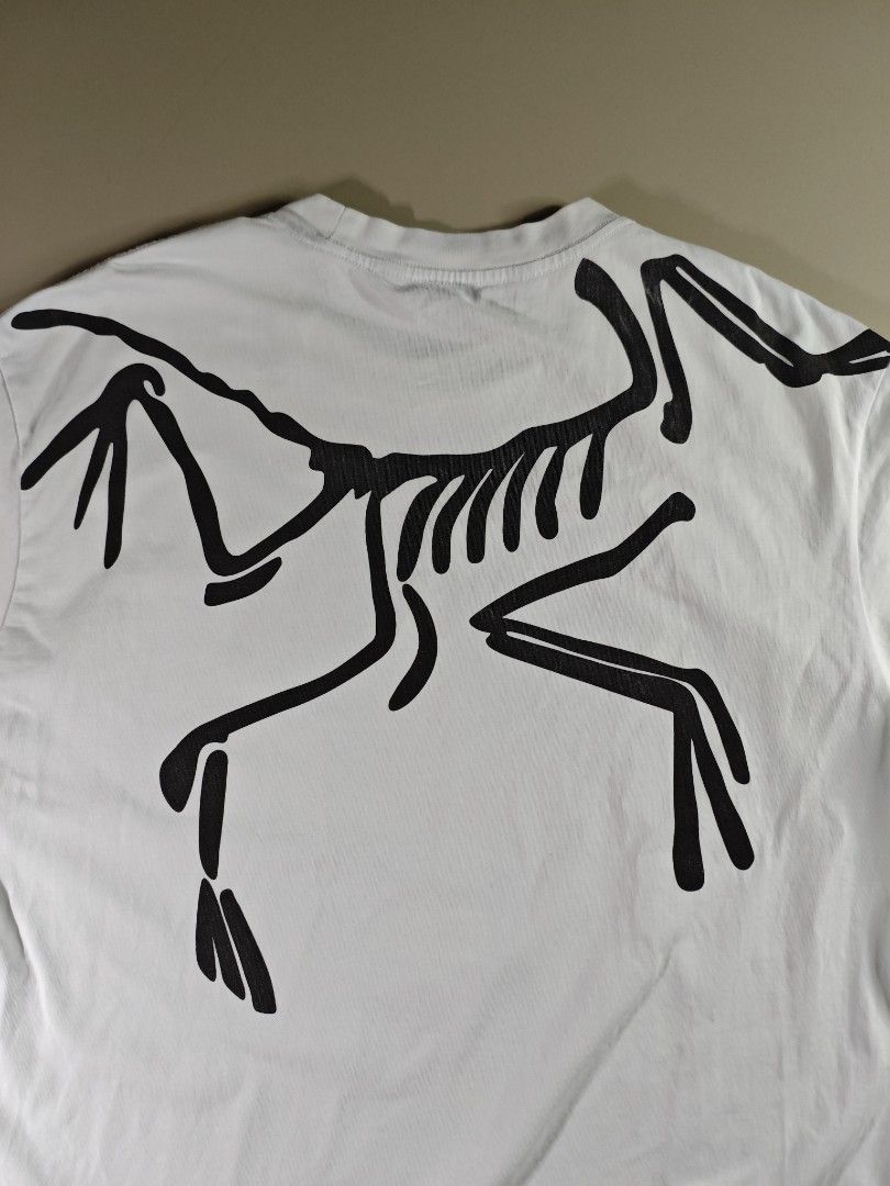 Jil Sander x Arc'teryx Big Headless Bird Logo Tee (Category: Tshirts & Polo Shirts ) located in San Pedro. Submitted by chronothrift (Listing ID 1422876264, Image 2). Description: - Size: XL Best Fit - Condition: 9.3/10 - Color Rate: 9/10 - Flaws: NONE MOD: J&T Express / Lalamove / Meet MOP: Gcash / Bank Transfer.