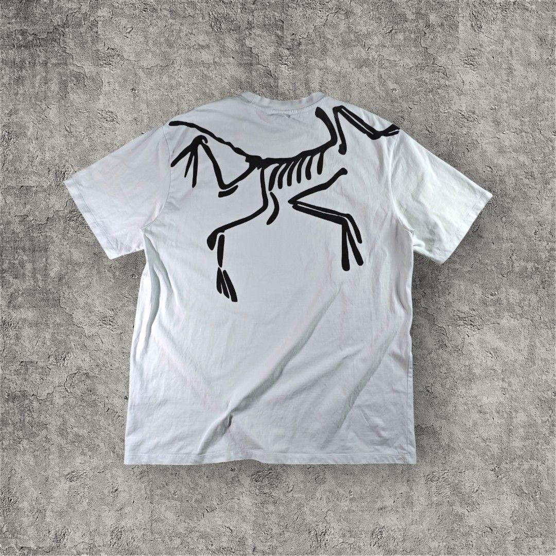 Jil Sander x Arc'teryx Big Headless Bird Logo Tee (Category: Tshirts & Polo Shirts ) located in San Pedro. Submitted by chronothrift2ndacc (Listing ID 1422885186, Image 1). Description: - Size: XL Best Fit - Condition: 9.3/10 - Color Rate: 9/10 - Flaws: NONE MOD: J&T Express / Lalamove / Meet MOP: Gcash / Bank Transfer.