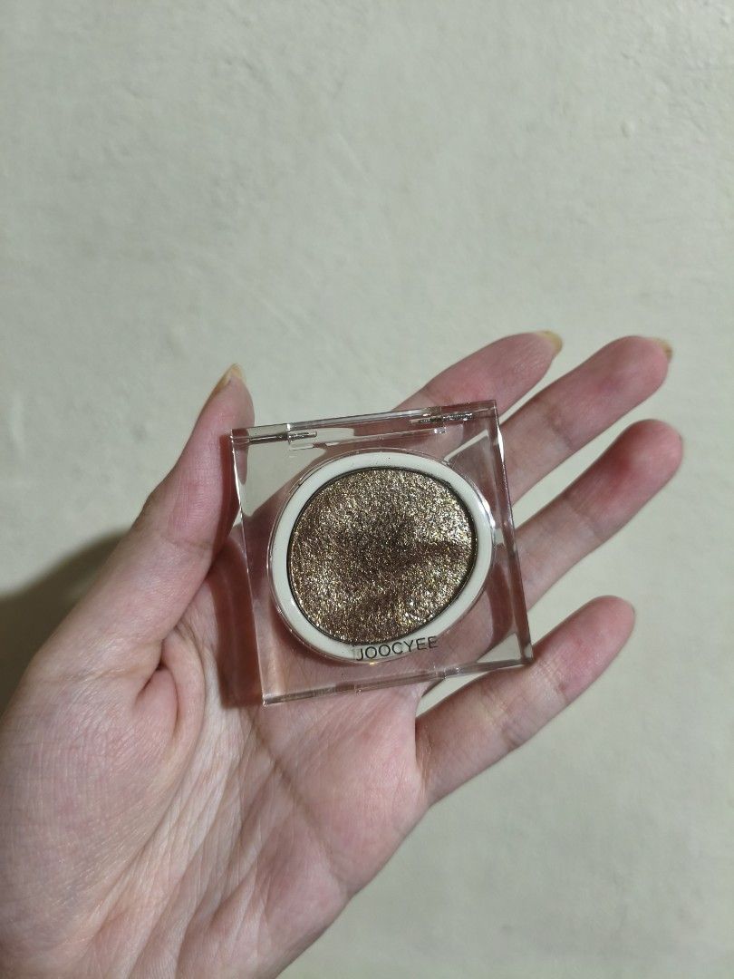 JOOCYEE Eyeshadow (Category: Makeup) located in Mandaluyong City. Submitted by aeurea (Listing ID 1422852796, Image 1). Description: JOOCYEE eyeshadow D113 Used only once. .