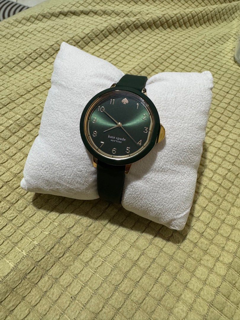 Kate Spade - Park Row Watch Green Silicone (Category: Luxury Watches) located in Mandaluyong City. Submitted by colin_ (Listing ID 1422832310, Image 2). Description: About this item Dial Color: Green, Case Shape: Round, Dial Glass Material: Mineral Band Color: Green, Band Material: Silicone Watch Movement Type: Quartz, Watch Display Type: Analog Case Material: Stainless Steel, Case Diameter: 34 millimeters, Stainless Steel Bezel Water Resistance 