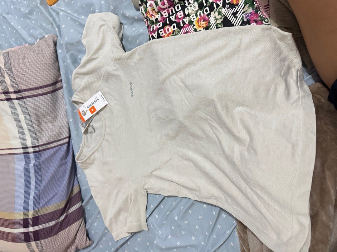 KIPRUN RUNNING TOP FOR WOMEN (Category: Activewear) located in Quezon City. Submitted by janetonic (Listing ID 1422838570, Image 2). Description: BRANDNEW! Large po yung suot ko sa pic para you have idea when worn. Yung ibinebenta ko po ay MEDIUM. .