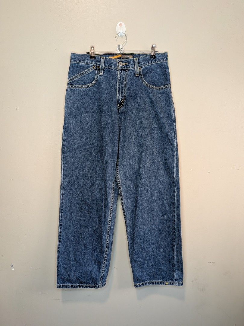 Levis Silver Tab (Baggy) (Category: Jeans) located in Paniqui. Submitted by fndrs.kprs.ph (Listing ID 1422796055, Image 1). Description: Levis Silver Tab (Baggy) Size on tag: 28x30 Waistline: 30 Length: 38 Hem: 8.5 Color rate: 9.3/10 Excellent Condition No flaws.