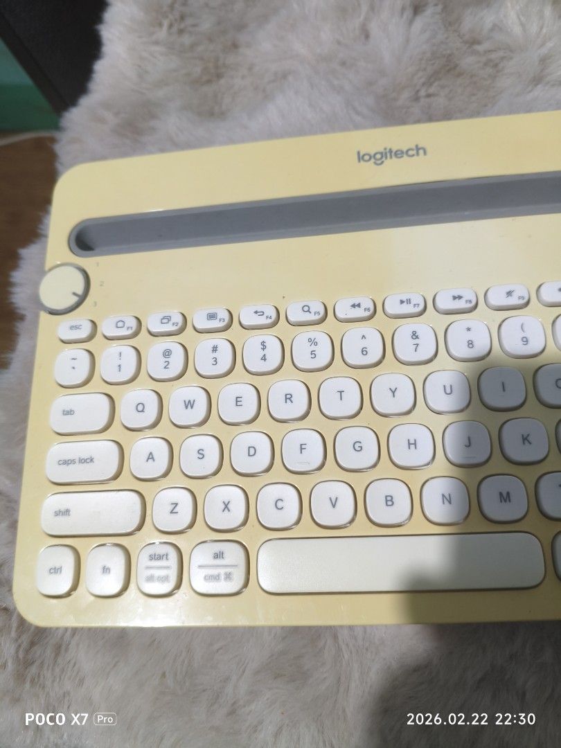 Logitech K480 Multi-Device Bluetooth Keyboard (Category: Computer Keyboard) located in Baguio. Submitted by baguiobeans (Listing ID 1422865522, Image 3). Description: - Logitech K480 Bluetooth keyboard - Stylish yellow and white design - Connects to multiple devices - Built-in cradle for phones and tablets - In good working condition - Requires batteries (not included).